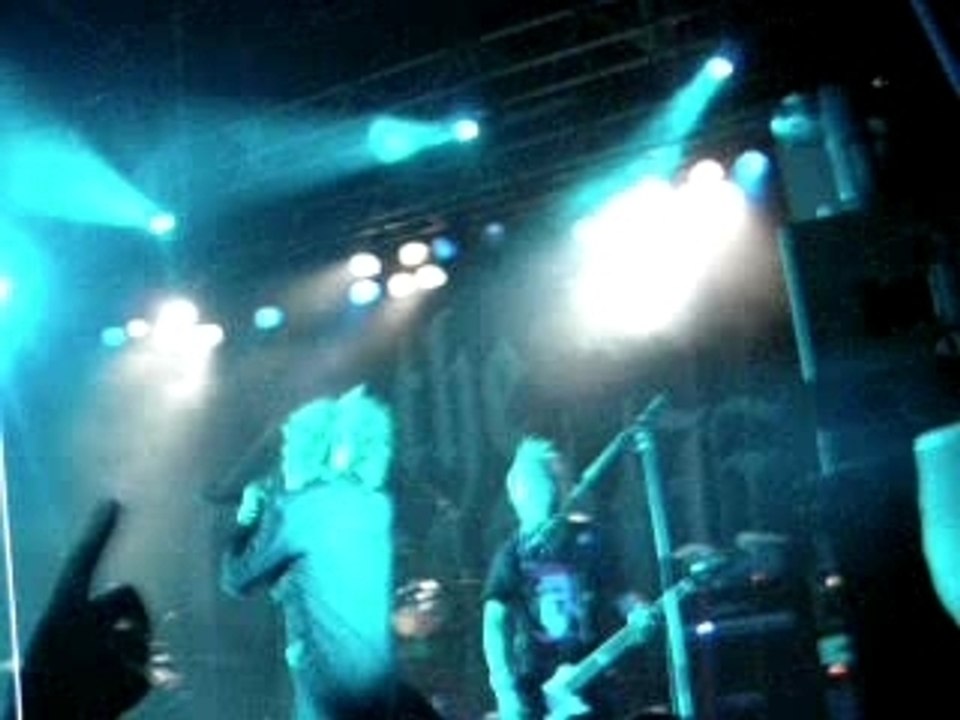 The GazettE concert Paris 26/10 uruha jump