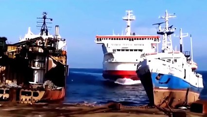 World's Ships Crash Compilation