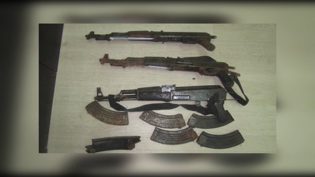 SEKUESTROHEN ARME NE KUFIRIN SHQIPTARO GREK, KAPEN KALLASHNIKOVE, FISHEKE, GRANATA E TRITOL LAJM