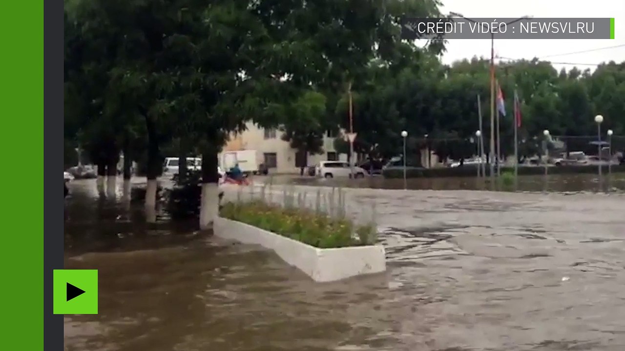 L’Extrême-Orient russe est sous l’eau : les habitants sortent leur jet ski