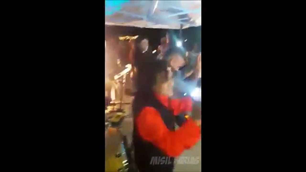 Carlitos Tevez En Su Casamiento Cantando Con Adrian y Los Dados Negros