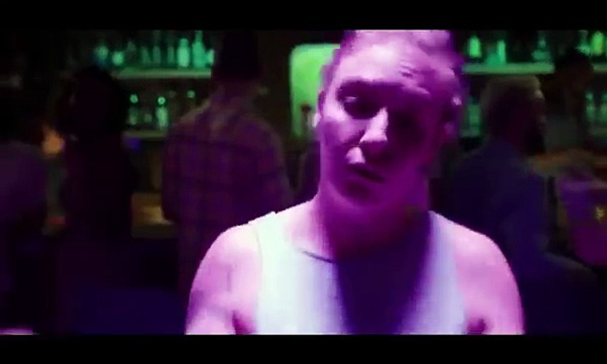 Allison Williams strips off for X rated scene in Girls