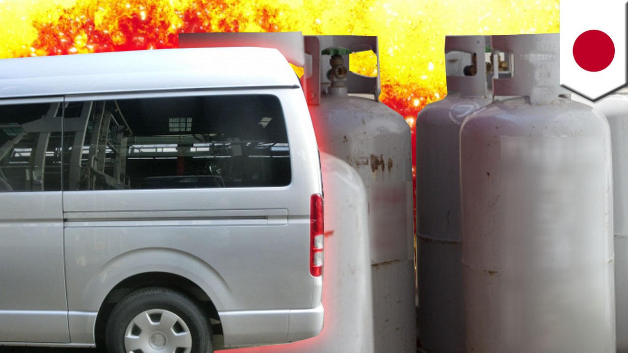 ワゴン車に積まれたガスボンベが爆発　2人がけが
