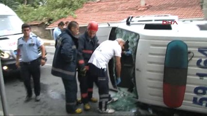 Ataşehir'de Polis Aracı Devrildi : 1 Yaralı