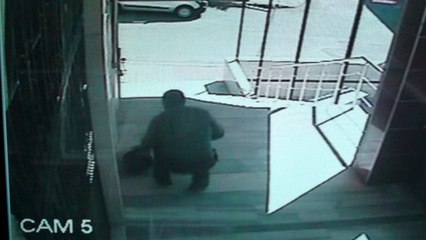 Kur'an Dersinde Kullanılan Projeksiyon Cihazını Çaldı