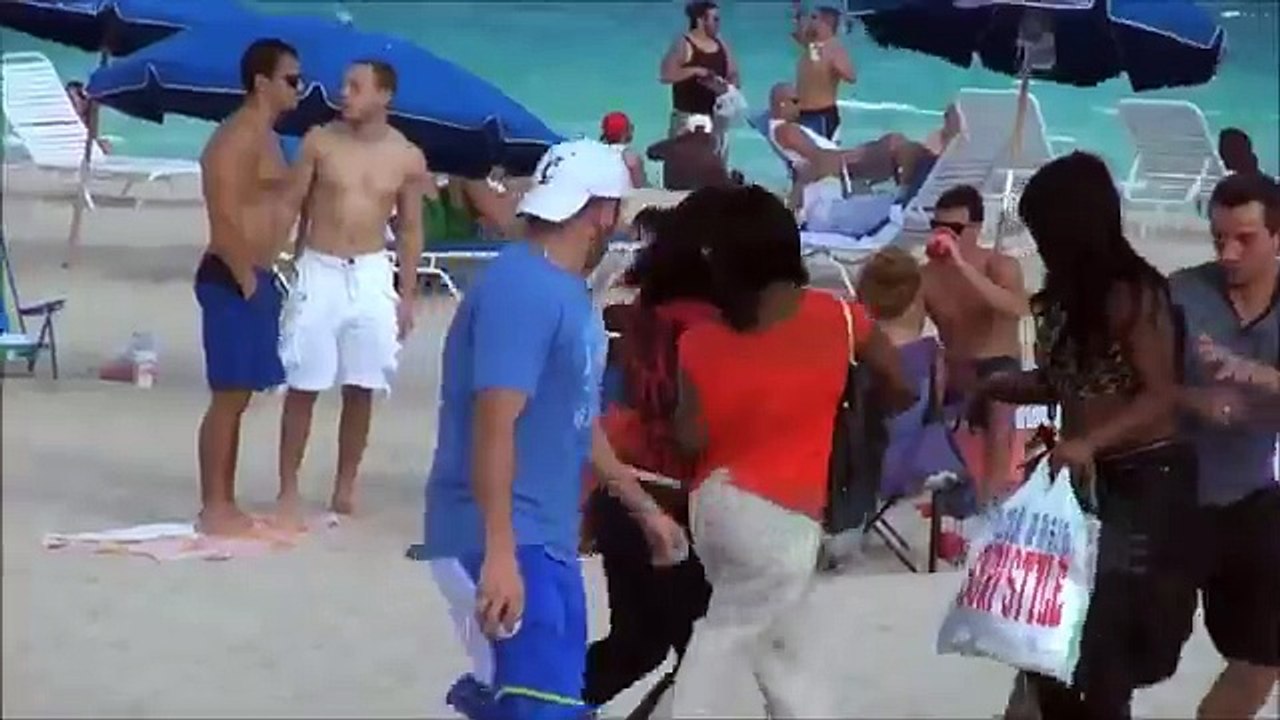 BEACH FUNNY PRANK VIDEO