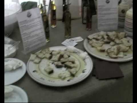 ANDRIA. QOCO, turisti in frantoio - degustazione chiostro San Francesco