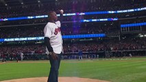 WS2016 Gm1: Kenny Lofton throws out first pitch