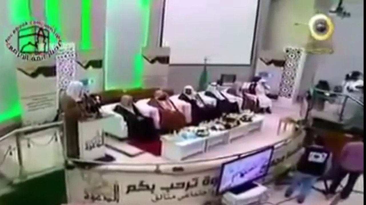 الطفل الذي أذهل لجنة التحكيم وقبل السديسي رأسه
