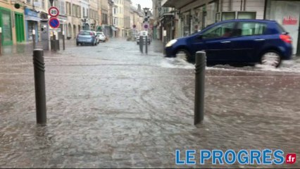 Ain : le centre-ville de Belley sous les eaux