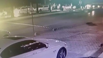 Sürücünün Otomobille Polise Çarpıp Kaçması Kamerada