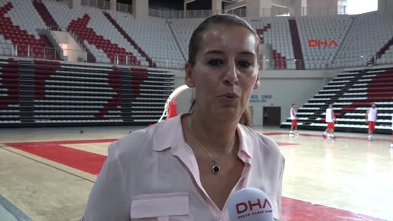 Erkek Basketbol Takımına Kadın Genel Menajer