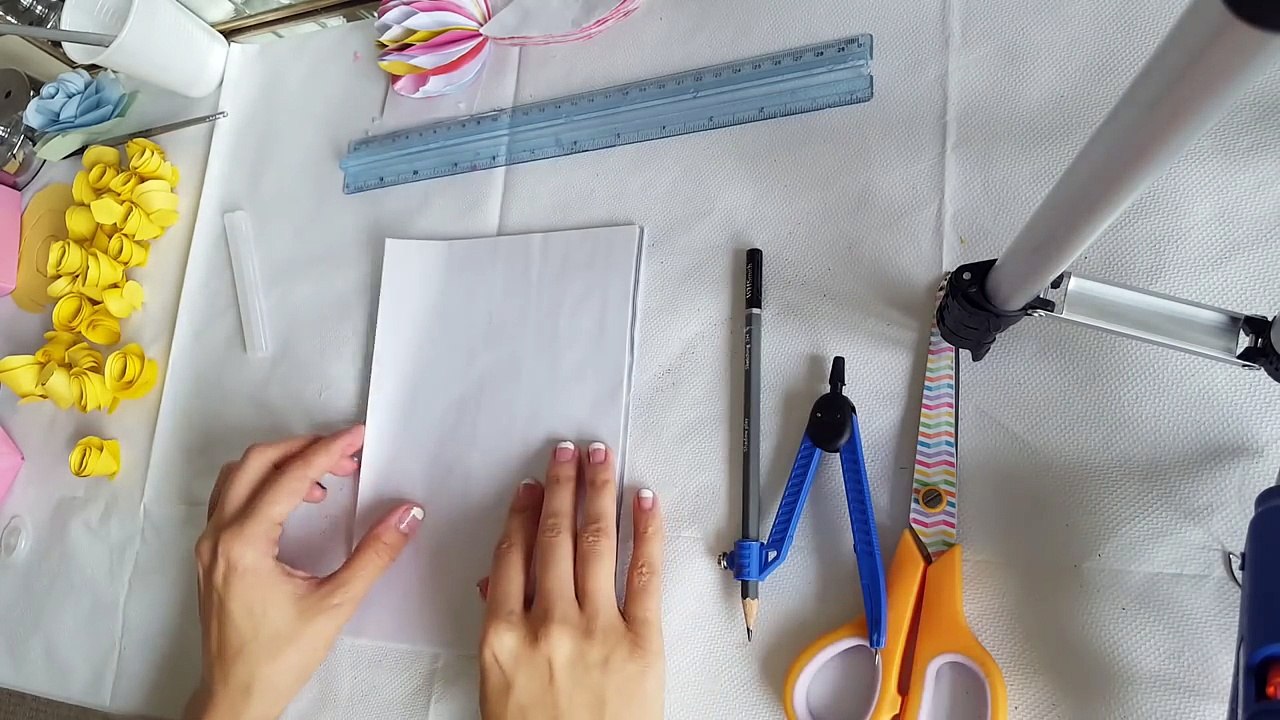 Paper Crafts: How to make a Paper Honeycomb Bal...