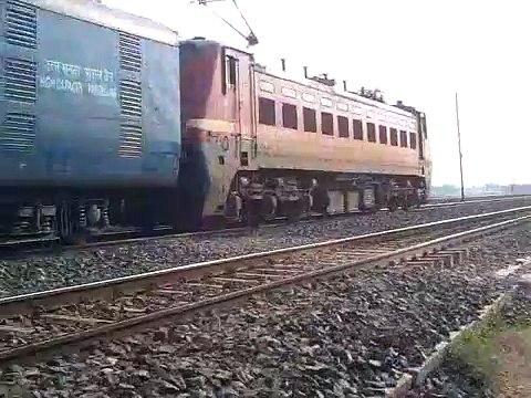 Shalimar-LTT Express crosses freighter at Narayan Pakuria Murail Station.3gp