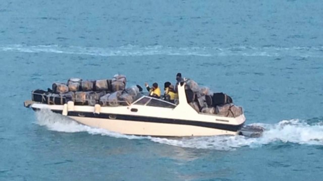 Në kërkim të rrjetit që trafikon kanabis drejt Italisë