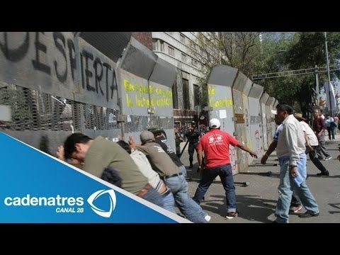 Retiran vallas metálicas en el Senado y San Lázaro