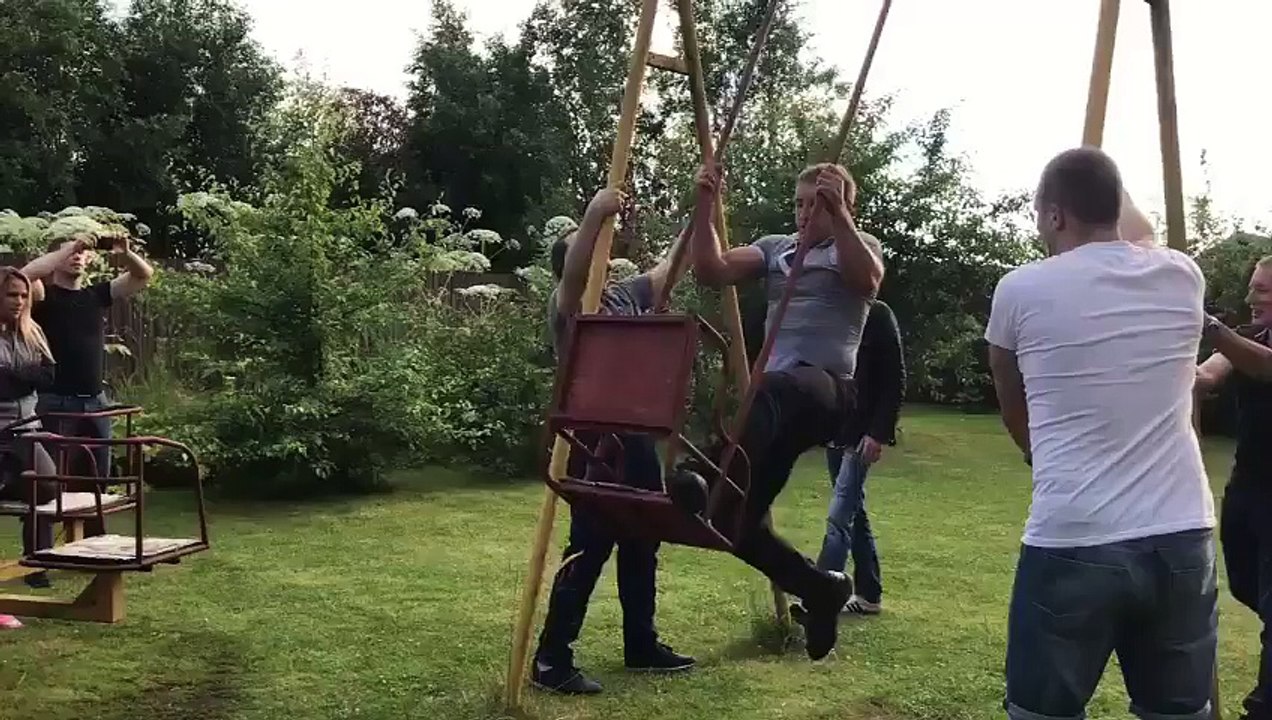 Tours complets en balançoire