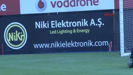 Beşiktaş'ta Adriano İdmanı Yarıda Bıraktı