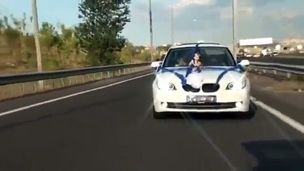 Düğün Konvoyunda Drift Yapmak