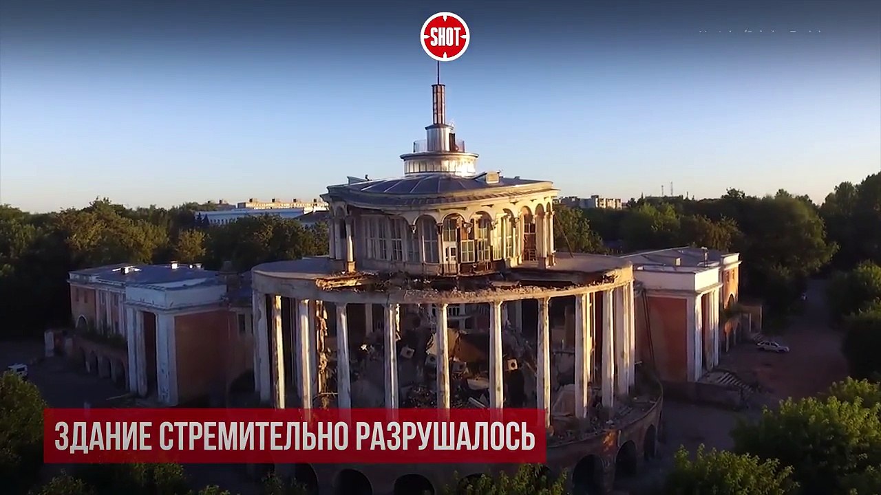 У Твері розвалився головний символ міста - річковий вокзал. Він простояв порожнім більше 15 років