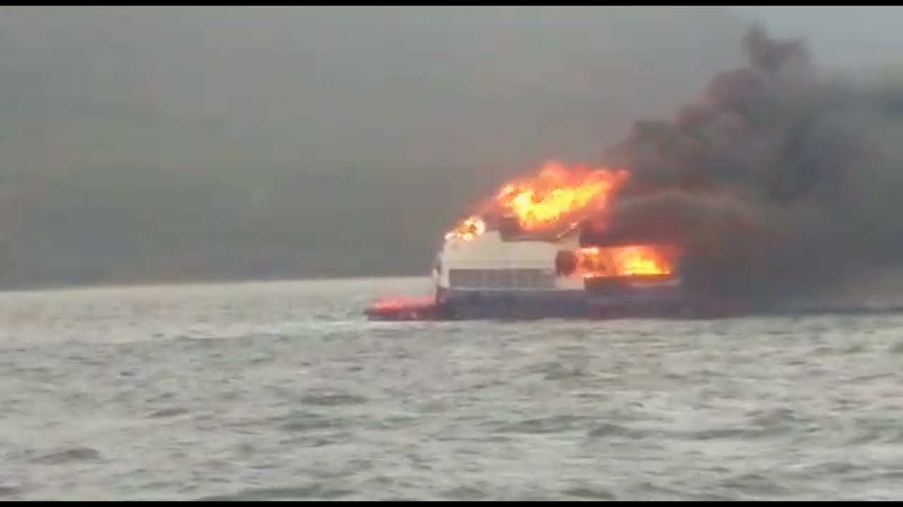 Armada chilena logra rescatar de un incendio a los 31 ocupantes de un barco