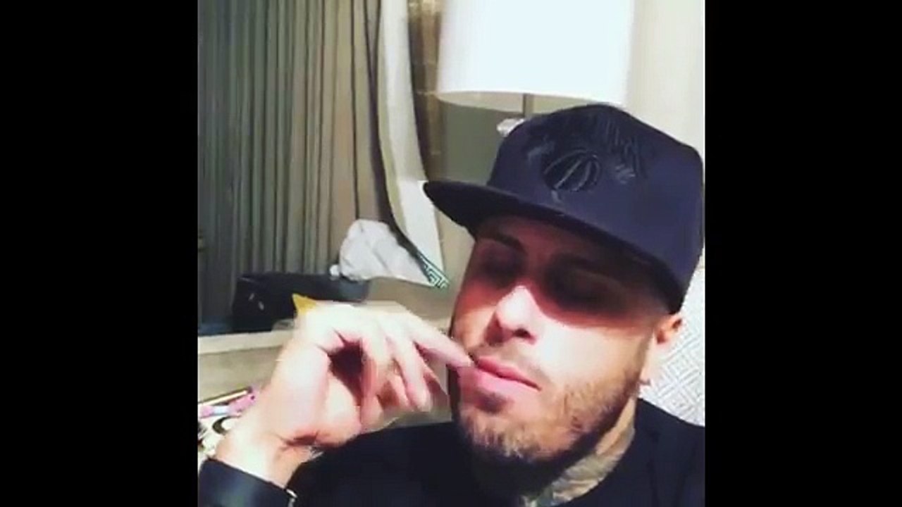Nicky Jam y su Hija Cantando Hasta el Amanecer
