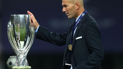 O Real Madrid vence a Supertaça Europeia ao derrotar o Manchester United por 2 -1