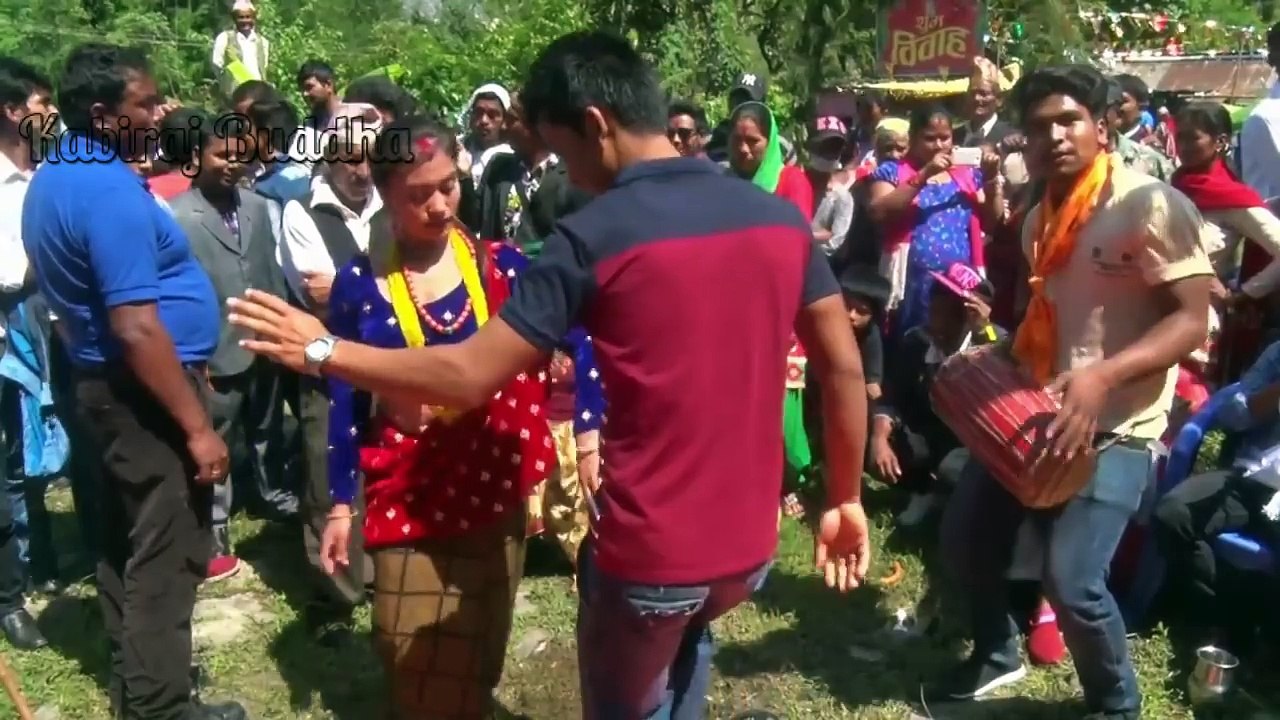 खतरा नाच १२ वर्षका भाइले २ तरुनी लाइ खल खली पसिना छुटाए | New Nepali Panche Baja Song 2074