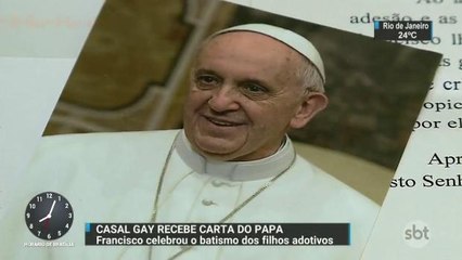 Papa Francisco envia carta de felicitações a casal gay por batizado de filhos adotivos