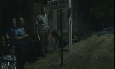 Tải video: Bocah Ini Tewas Tersengat Listrik di Tiang Lampu Jalan