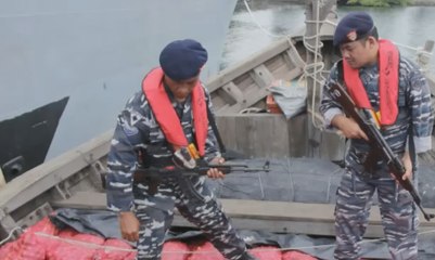 TNI AL Sita 25 Ton Bawang Ilegal di Kapal yang Kandas