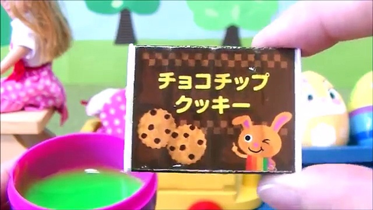 リカちゃん ディズニイースターエッグで電車しりとり★ ミキちゃんマキちゃんも乗ってるよ♪ プリンセスや洋服 スライム 救急車 シャンプー たまご 人形 アニメ Ricca-chan Doll