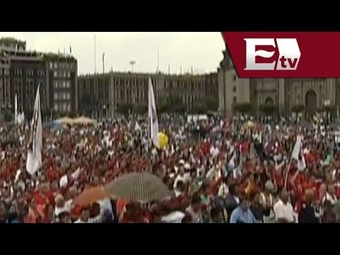 Organizaciones sindicales se manifiestan en conmemoración del 1 de mayo en el Zócalo del DF