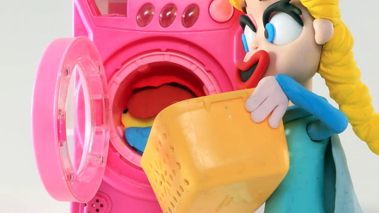 Slime Dog! Elsa Washers Her Puppy by Accident Disney Frozen Stop Motion Animation