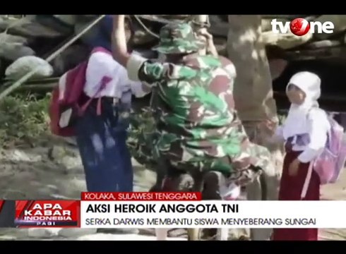 Aksi Heroik TNI Seberangi Jembatan Darurat