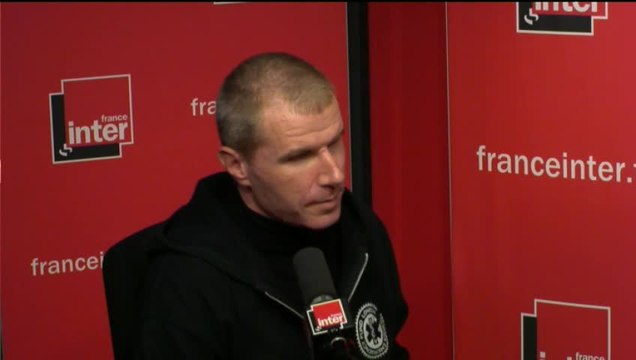 Jérôme Pimot, ancien livreur Deliveroo, au micro de Pierre Weill