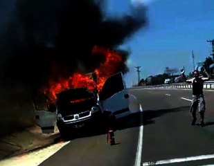 Alev Alev Yanan Aracını Böyle İzledi