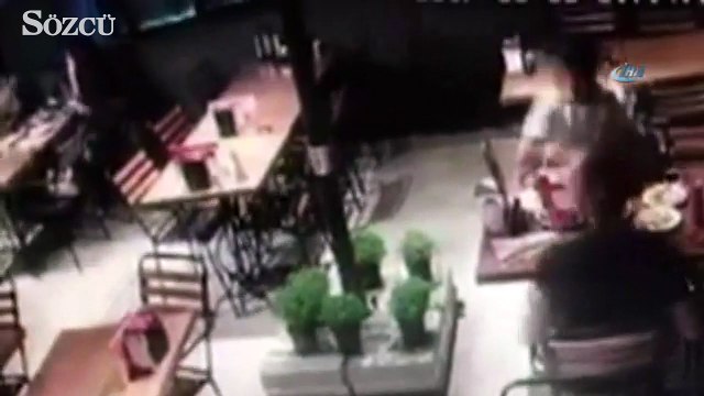 Beşiktaş’ta restorasyon yapılan tarihi binadaki çökme anı kamerada