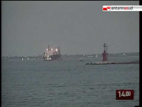 TG 26.04.10 Castellaneta Marina, disincagliata la nave Burgas