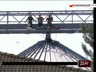 Télécharger la video: TG 28.04.10 Incidente sul lavoro, operaio morto a Cerignola