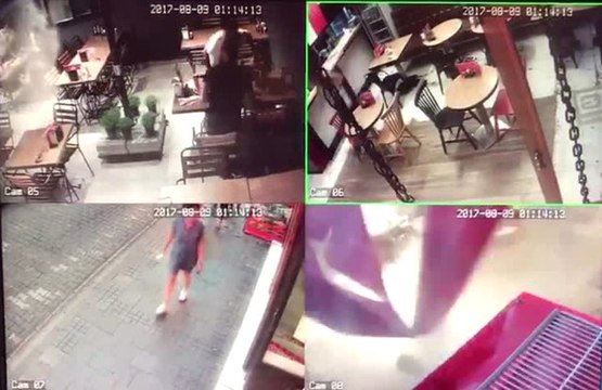 Beşiktaş'ta Restorasyon Yapılan Tarihi Binadaki Çökme Anı Kamerada