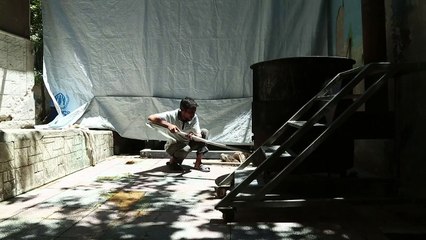 في ظل الحصار سكان مدينة دوما السورية يستبدلون اللحوم بالفطر