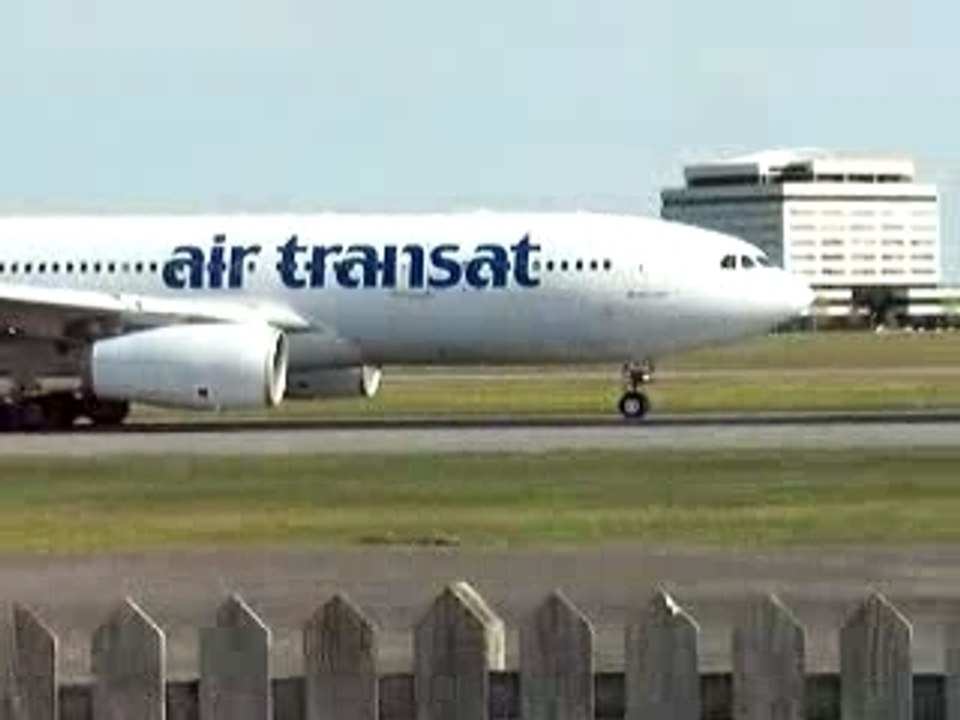 330 de Air Transat qui décolle