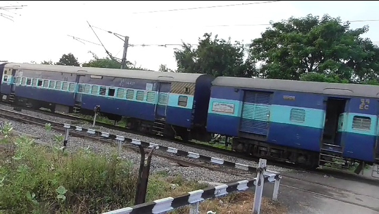 AMAZING INDIAN TRAIN