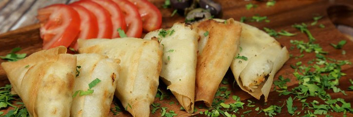 تعلمي بالفيديو كيف تحضرين سمبوسك باللبنة والزيتون