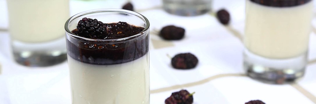 بالفيديو، طريقة عمل حلى كاسات البانا كوتا بالتوت