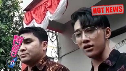 Descargar video: Hot News! Jadi Korban Pemukulan, Dicky Smash Ingin Pelaku Dihukum Berat - Cumicam 09 Agustus 2017