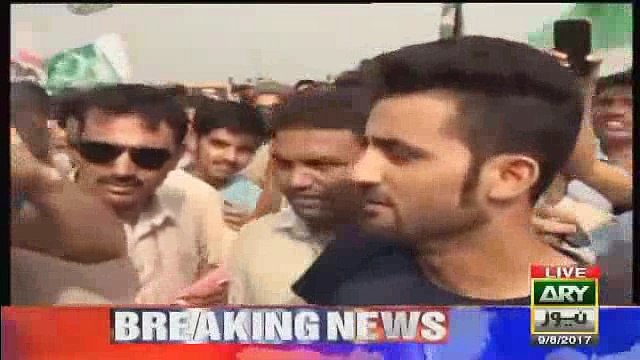 PML-N Workers for Abusing in Live Transmission