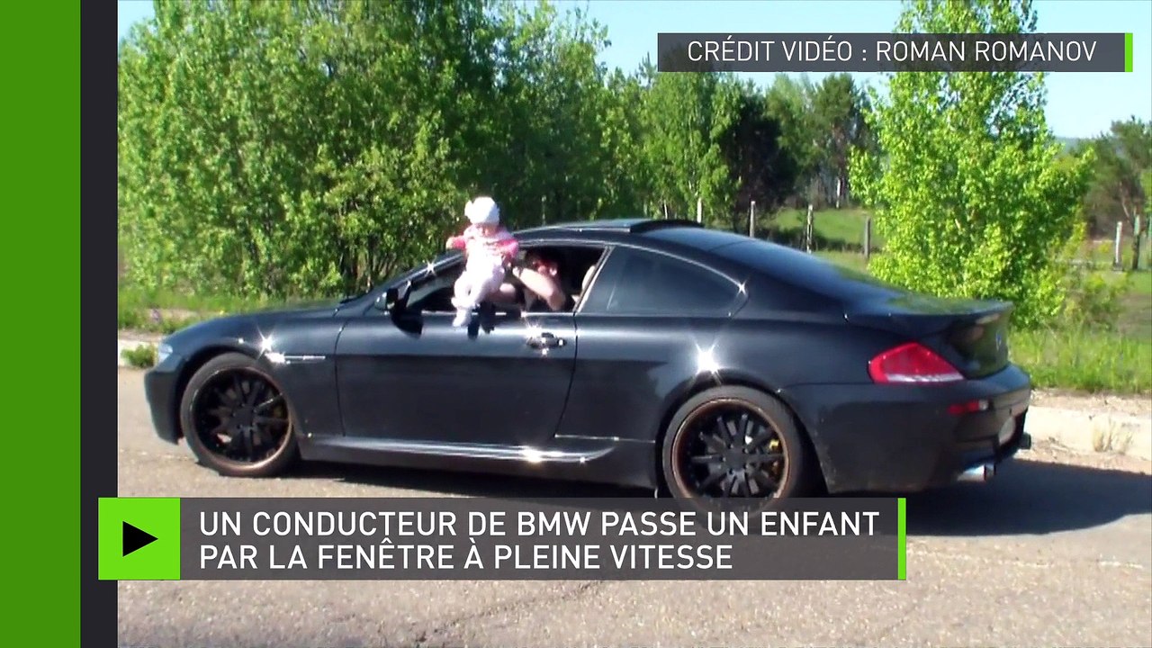 Russie : un homme sort un bébé par la fenêtre de sa BMW et s’engage sur la route