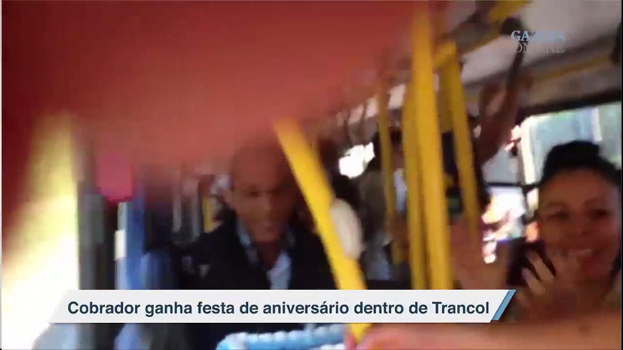 Cobrador ganha festa de aniversário dentro de Trancol